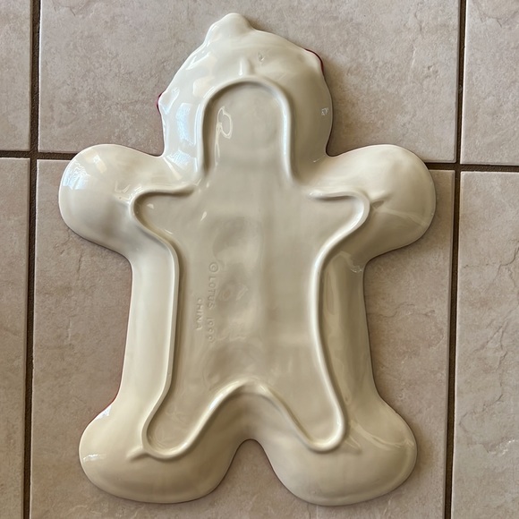 Gingerbread Man Ceramic Serving Platter with Scarf & Candy Buttons - Picture 4 of 6